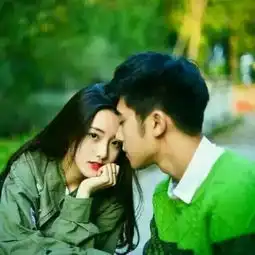 跪求唯美小清新绿叶背景一男一女两张情侣头像越多越好
