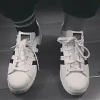 qq头像脚部分的男生男生脚部位头像图片
