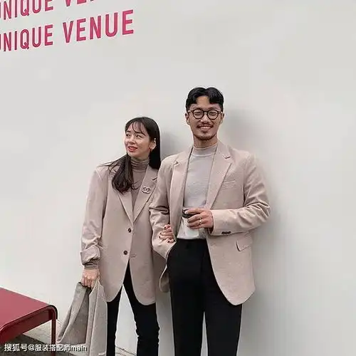 七夕约会怎么穿韩国情侣博主用3个公式,基础款竟穿得如此甜蜜
