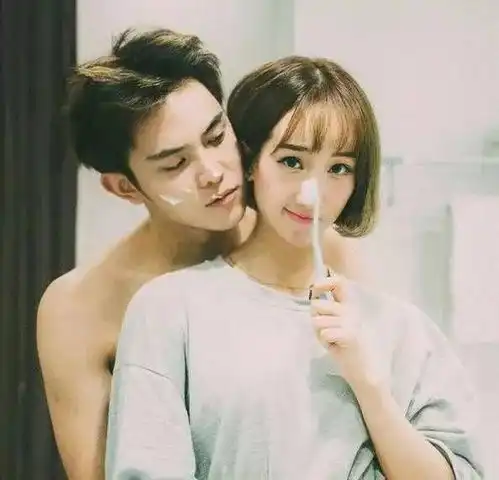 儿媳咱不是娇贵女,坐月子也能干活,和你女儿说吧,她也坐月子呢
