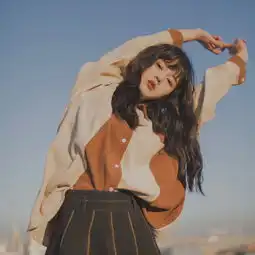 自截又酷又好的姑娘不等旧人回头.
