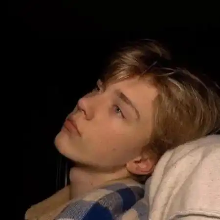 酷酷的头像男别来趟我这趟混水

