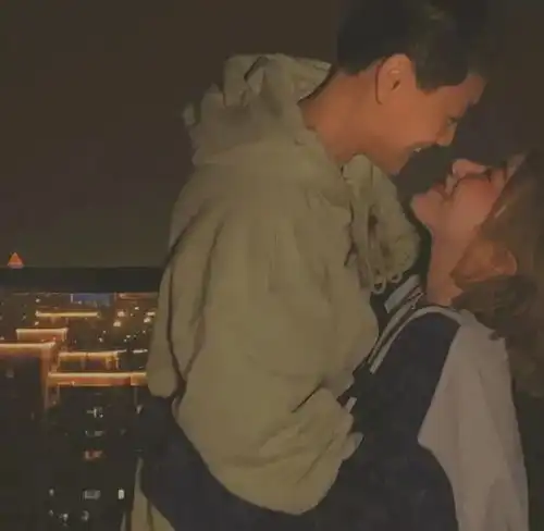 情头港风情侣头像复古高清
