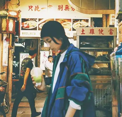 小众蓝色系女生头像
