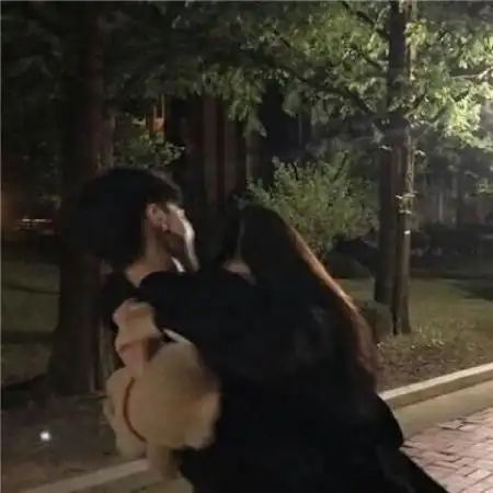 超好看的情侣头像真人很多人的忠诚都是装的
