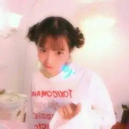 qq姐妹头像一人一张萌一直深信你心里有我
