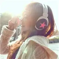 边玩扑克边听音乐的好处
