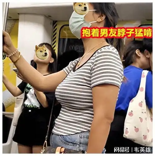 疯狂秀恩爱情侣地铁上超火辣热吻,乘客尴尬不已
