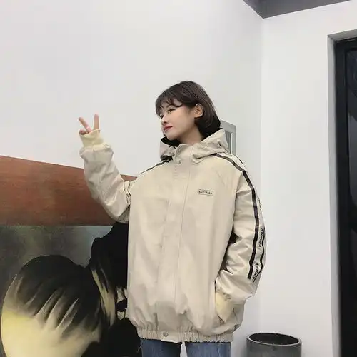 2019秋季新款学生短外套女学院风宽松bf男女情侣原宿风印花棒球服
