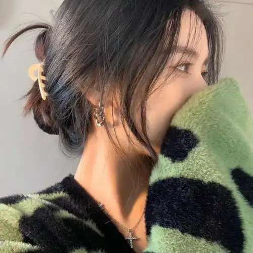 女头汽水降低的温度是夏日的奇遇
