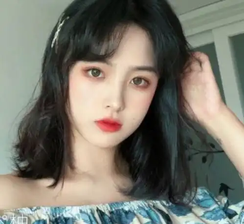 你还散头发睡觉98女生做错了,难怪你的头发那么油
