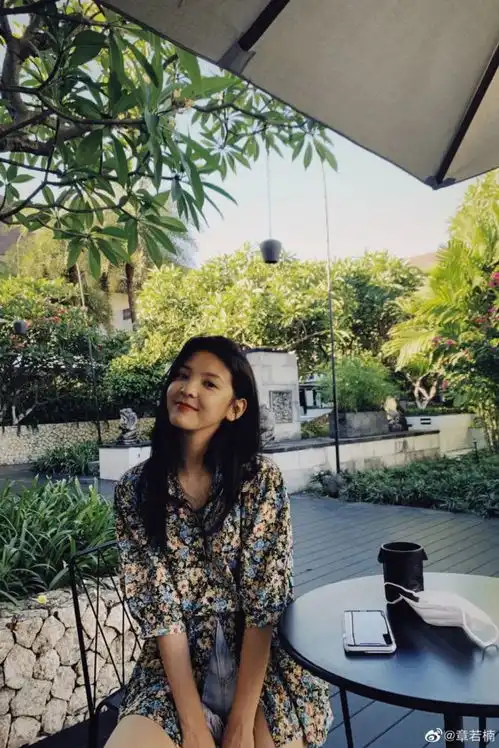 郭敬明镜头下的女主角,都穿成什么样
