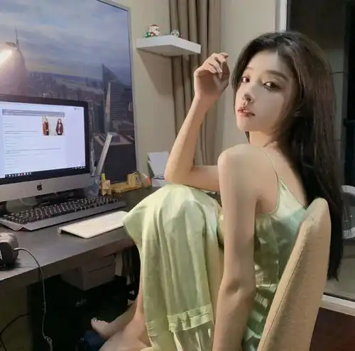 太绝了趴欲且纯的女生头像
