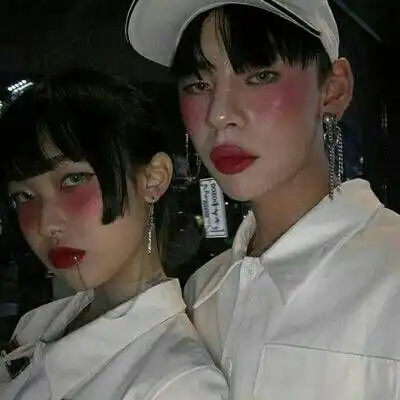 两人同框甜蜜情侣头像
