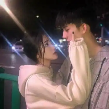 最新好看微信情侣头像幸福甜蜜的,你是我的唯一
