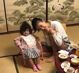 陈冠希秦舒培过二人世界,穿情侣鞋还同框大秀恩爱
