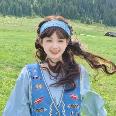 2023阳光开朗女神微信头像
