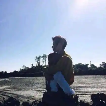 情侣头像00后学生专用一人一张,久伴我者必永驻我心
