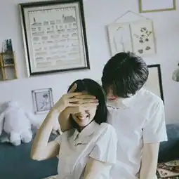 求个图双人后面的人用手捂住前面的人的眼睛
