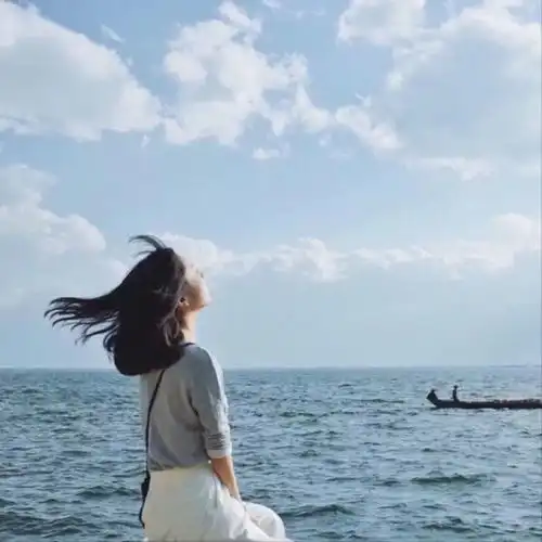 心累了发朋友圈的句子,伤感文字图片心累
