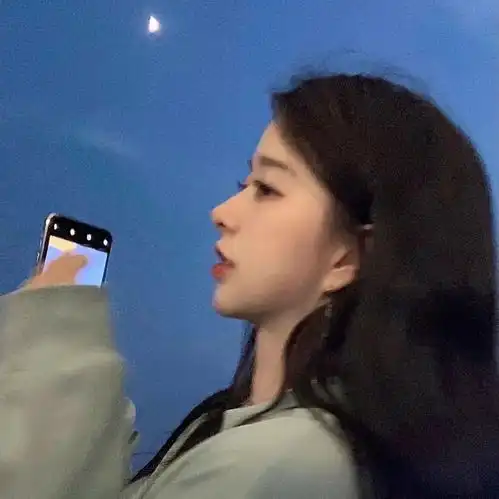 心心念念的女生头像
