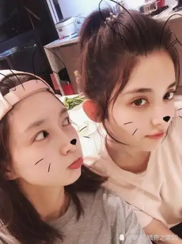 古力娜扎素颜有多美看到与江疏影的合照时,网友瞬间沦陷
