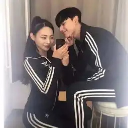 今日份情侣头像爱上对的人每天都是情人节
