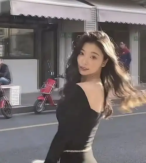 易梦玲的纯欲感都是氛围感的功劳
