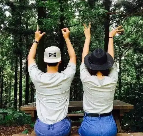 情侣合照怎么拍80张照片为你详解拍摄方法思路与摆姿
