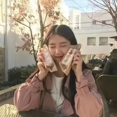 阳光可爱女生头像
