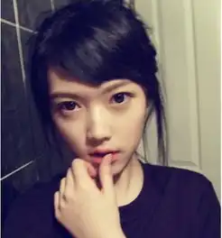 请问这个刘海是怎么剪的
