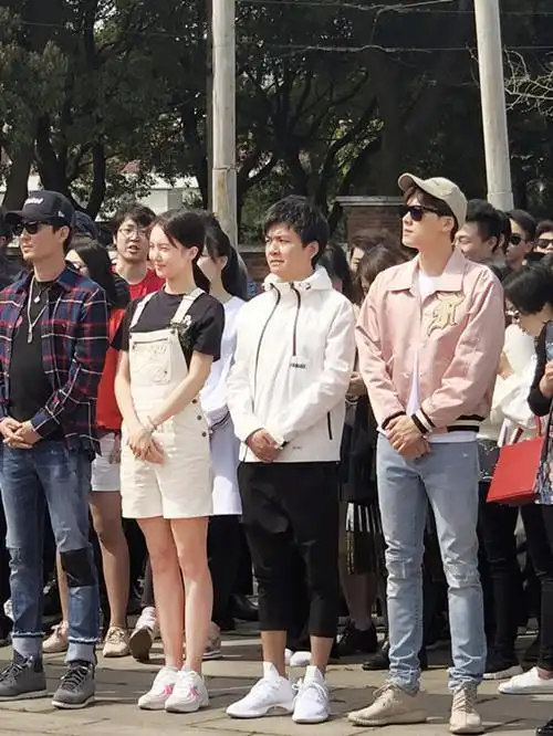 因戏生情金晨李易峰被曝深夜进出同一公寓
