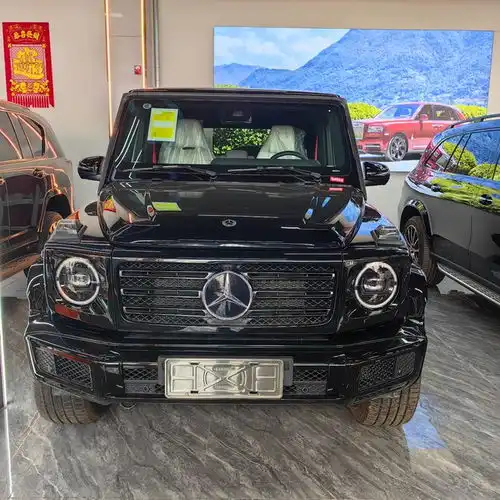 24款奔驰g500全路况表面气势并不低调
