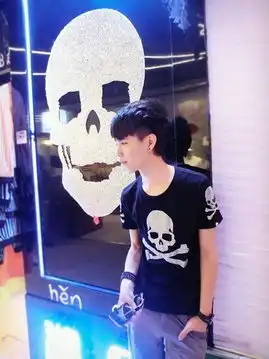 是一个人吗是网红吗告诉我是谁好么
