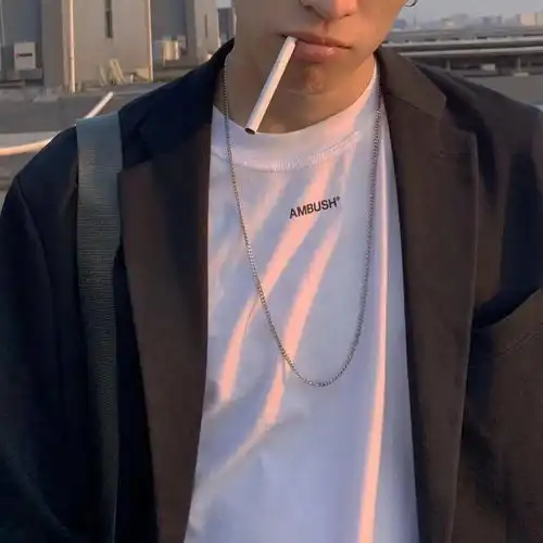 头像再次申明我不是不处对象我是没人要
