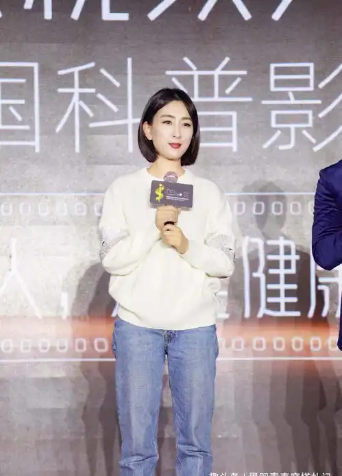 马苏东北商演,一身大花棉袄土味十足,同比陈慧琳气质碾压一大截
