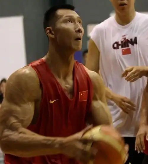 当nba球星的肌肉被p图阿联秒变魔鬼筋肉人,霍华德肌肉如篮球般
