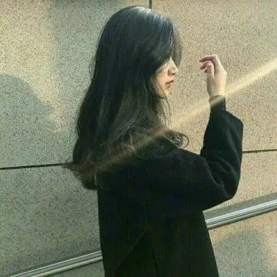 遇到女生不回微信还要追吗
