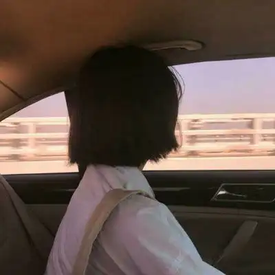 短发背影头像,气质女神美好的一天
