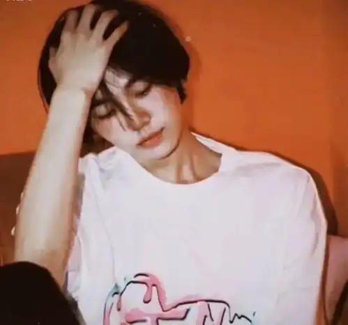 干净的男生头像语录
