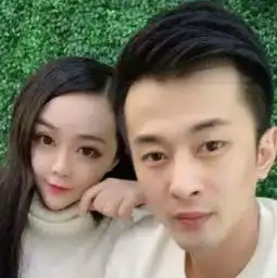 快手大乱辛巴跟我比刷礼物输退快手,李四退网,小伊伊干
