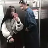 2018情侣头像一左一右
