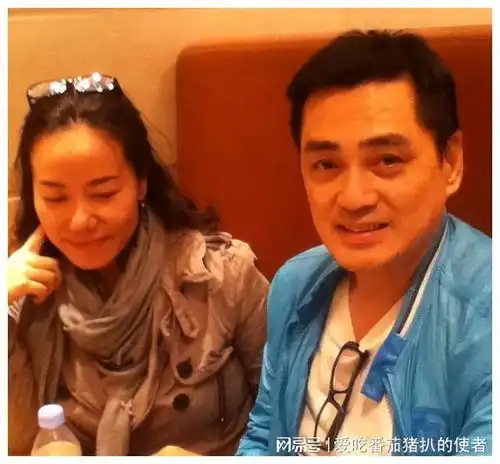 明明是一母同胞的亲兄弟,一个深情专一好男人,一个曾被骂到退圈
