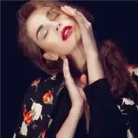 霸气十足的欧美女王范儿头像

