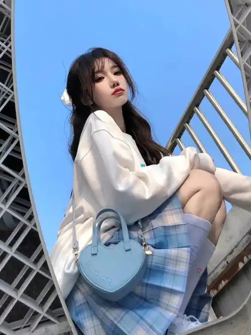 jk小姐姐专属头像理想生活需要一点热爱和心动
