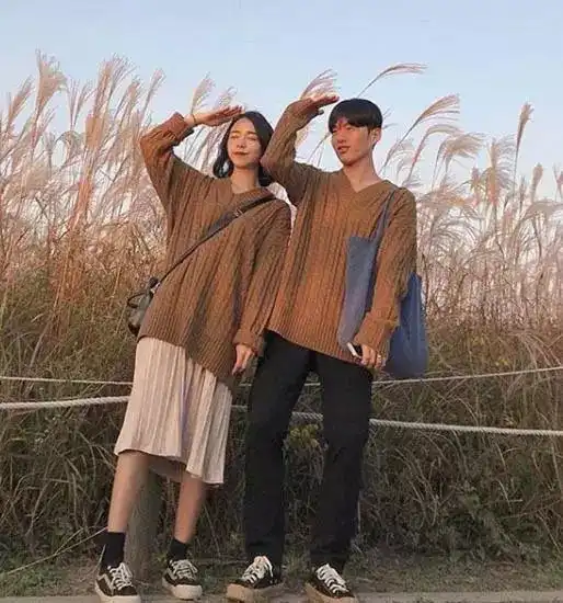 看完这些ins情侣穿搭,情人节穿什么就有谱了
