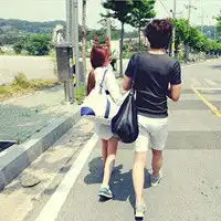 小编推荐不错的几组情侣头像
