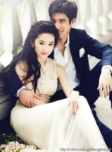 很喜欢他们这套婚纱大片二人都很美很配
