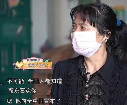64岁老太网恋被骗,骗子连微信头像都懒得换,只是换了3个身份
