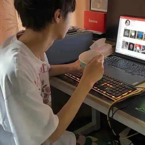 巨巨巨高质量的ins头像
